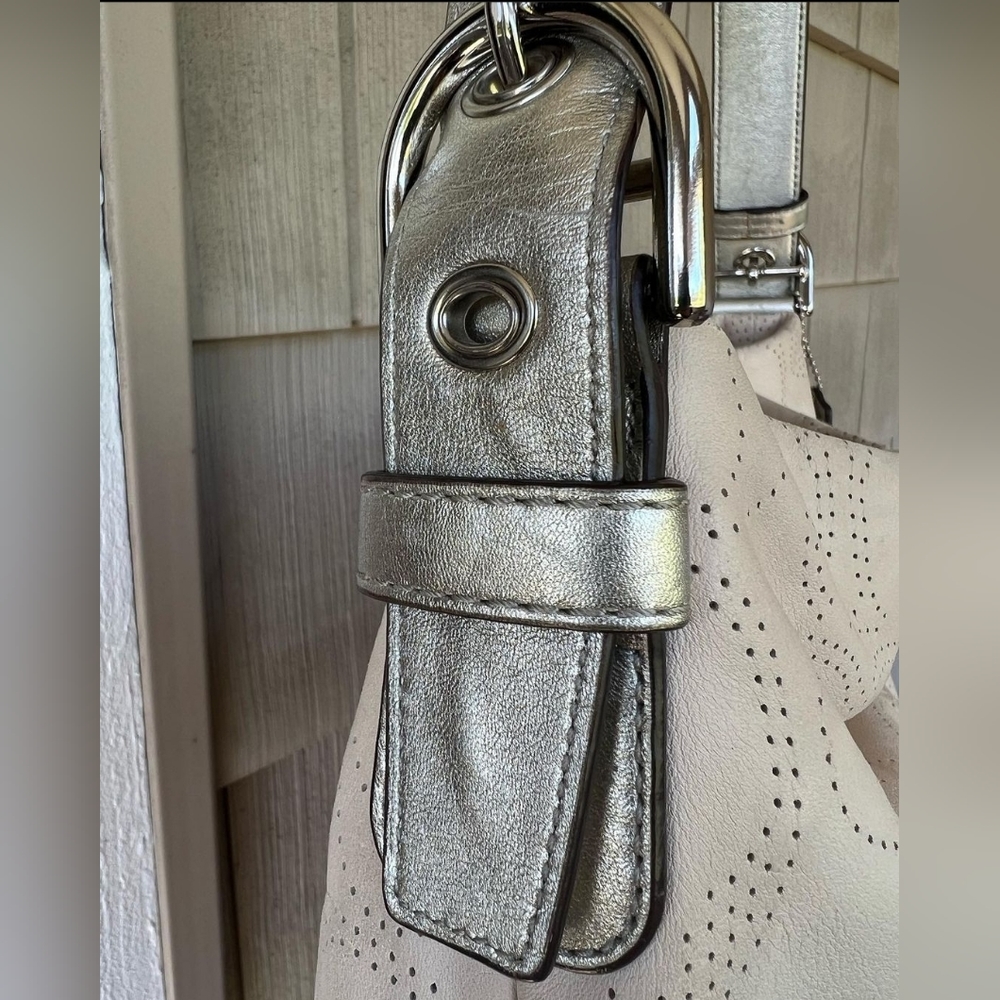Vintage Coach Off White Leather Purse - Picture 3 of 8